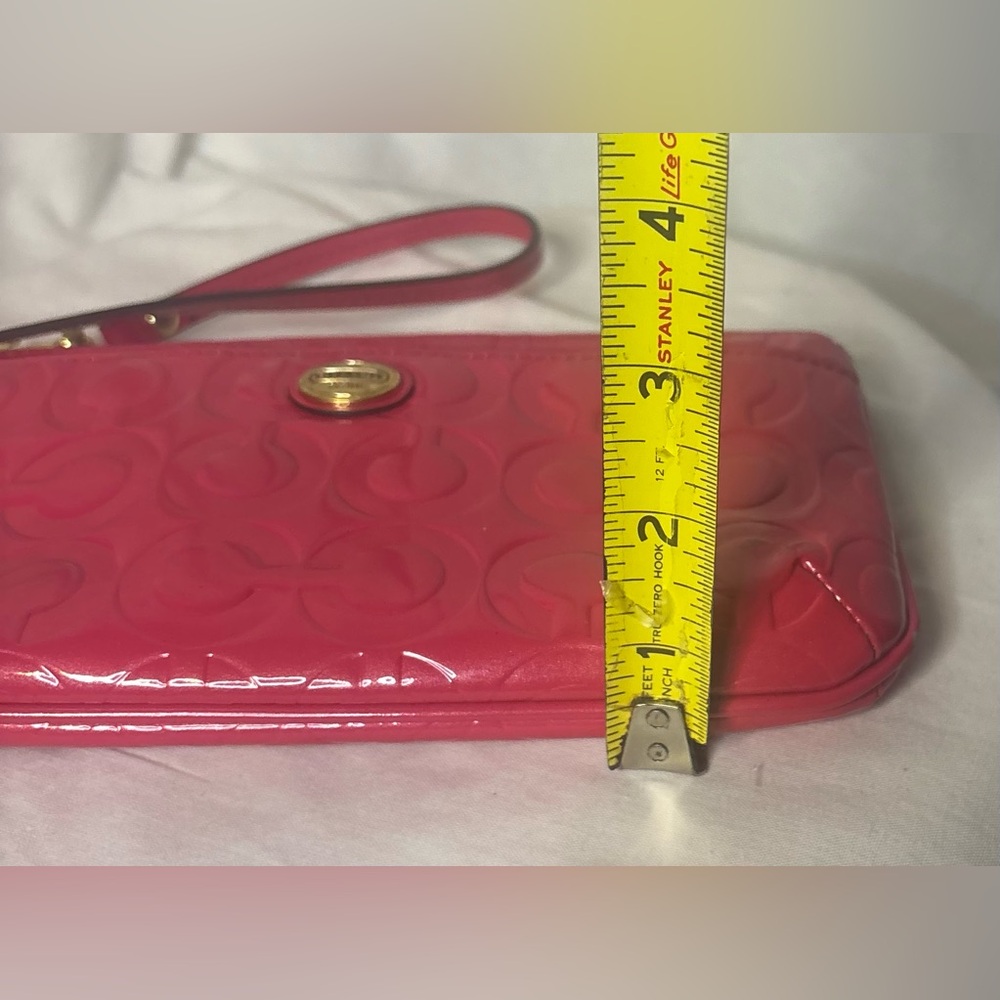 COACH Peyton Signature Embossed Patent Leather Hot Pink Wristlet Clutch Auth GUC - Picture 9 of 15